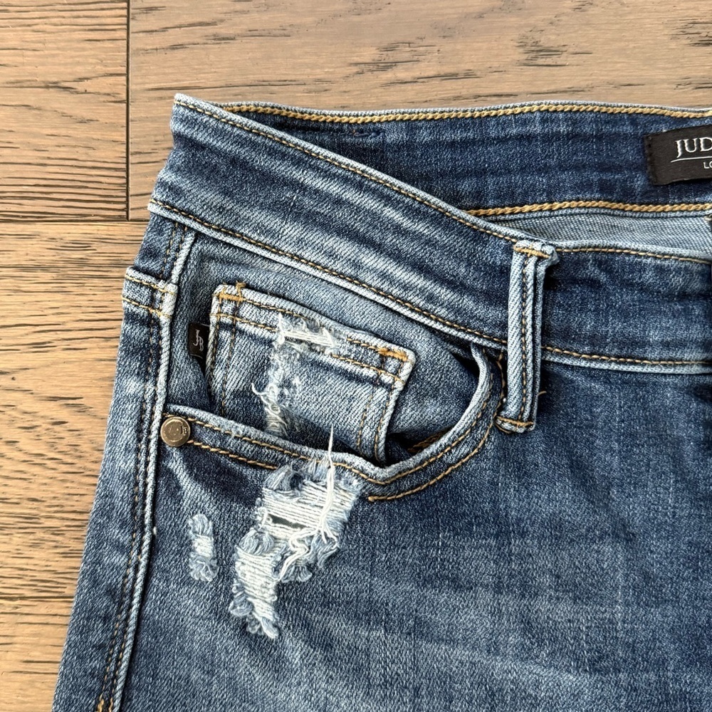 Judy Blue Distressed Frayed Hem Straight Leg Jeans - Picture 4 of 11